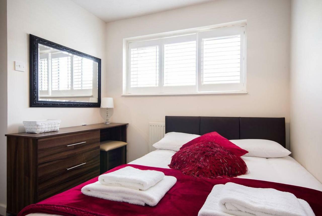 Spacious House, Sleeps 7 People Reading Esterno foto