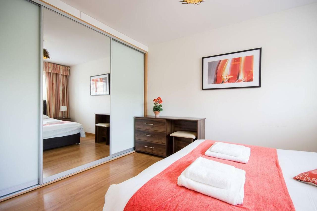 Spacious House, Sleeps 7 People Reading Esterno foto