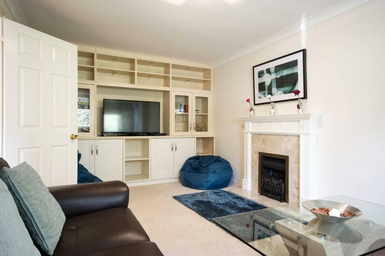Spacious House, Sleeps 7 People Reading Esterno foto